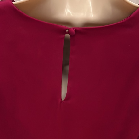 Beautiful Milly silk blend top in magenta. - Picture 6 of 9